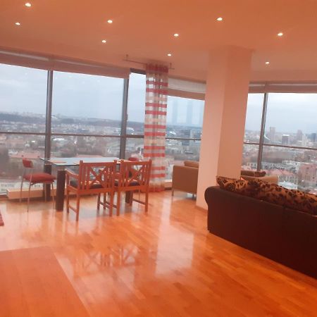 Luxury Apartment In Skyscraper Vilnius Luaran gambar