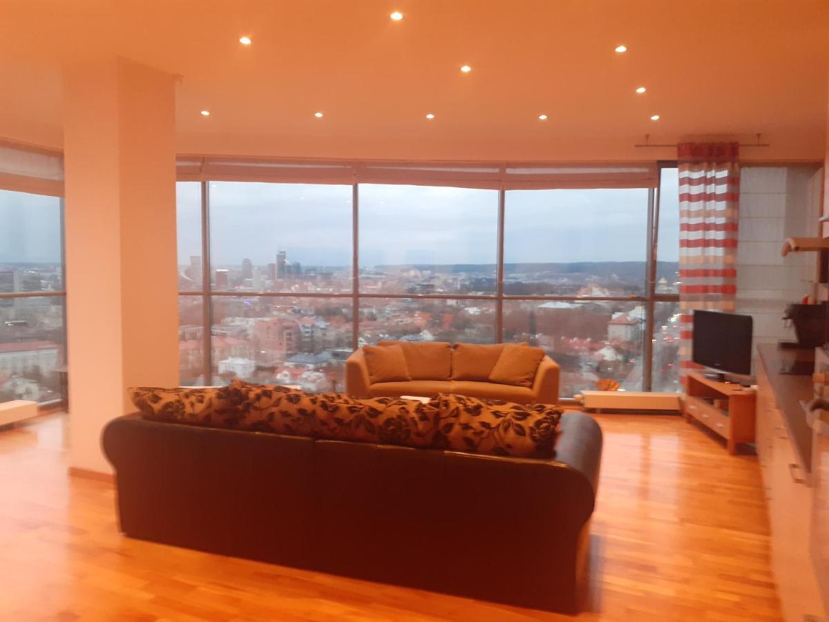 Luxury Apartment In Skyscraper Vilnius Luaran gambar