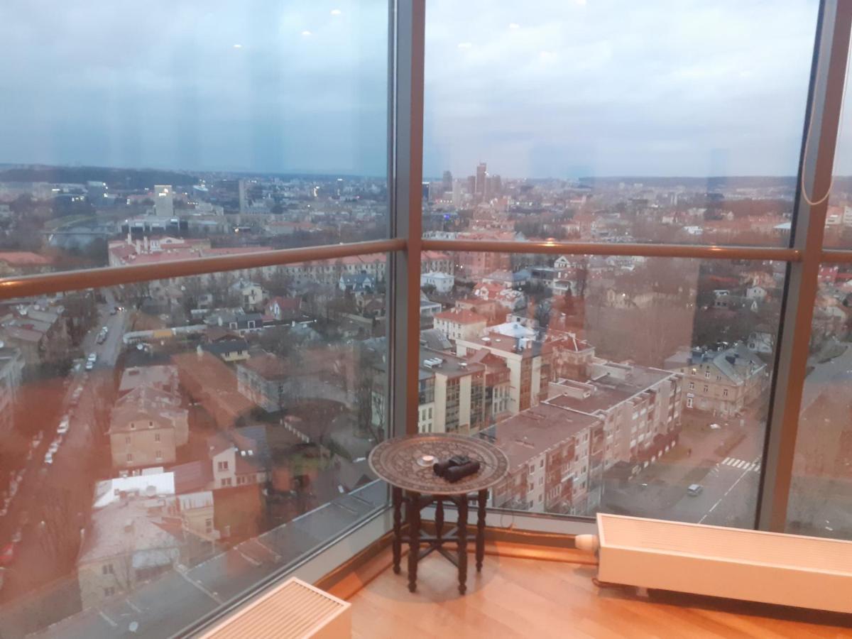 Luxury Apartment In Skyscraper Vilnius Luaran gambar