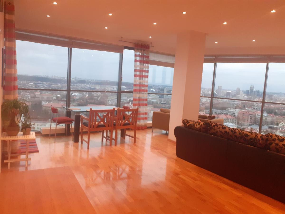 Luxury Apartment In Skyscraper Vilnius Luaran gambar