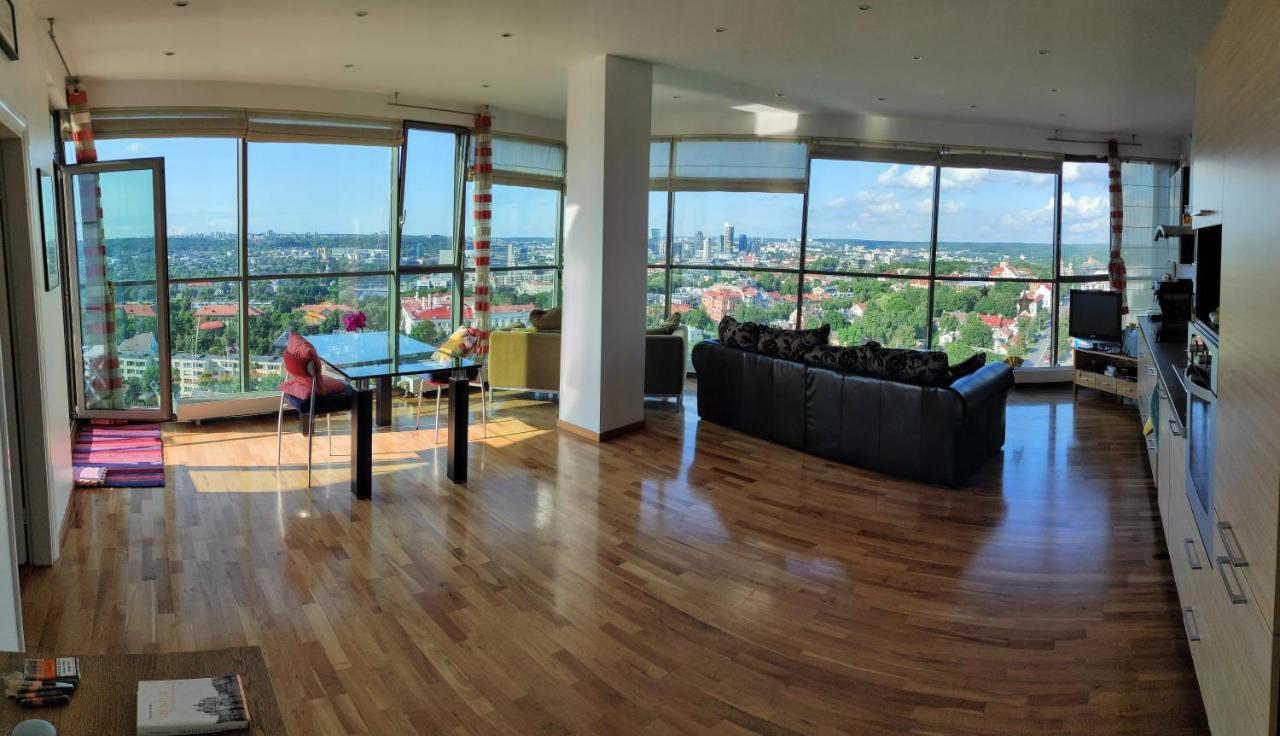 Luxury Apartment In Skyscraper Vilnius Luaran gambar