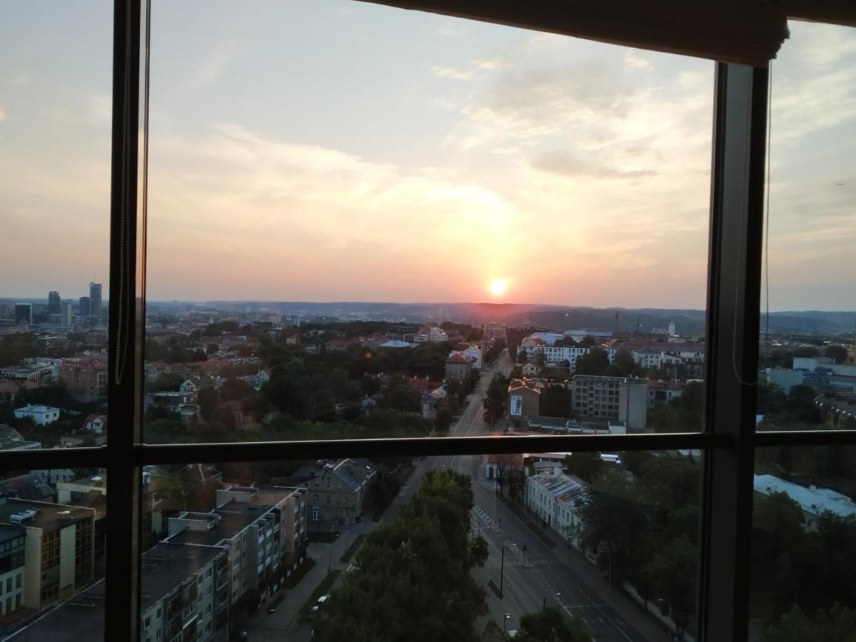 Luxury Apartment In Skyscraper Vilnius Luaran gambar