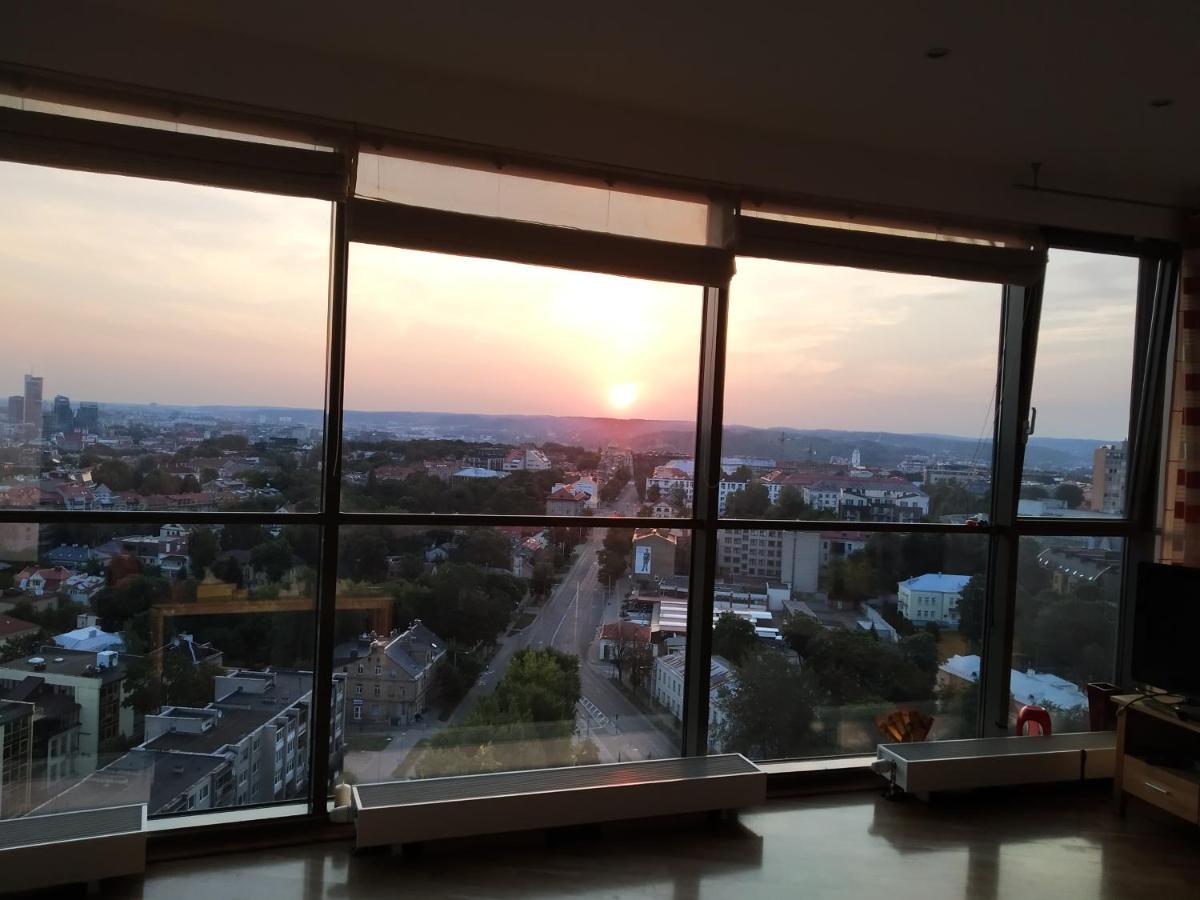 Luxury Apartment In Skyscraper Vilnius Luaran gambar