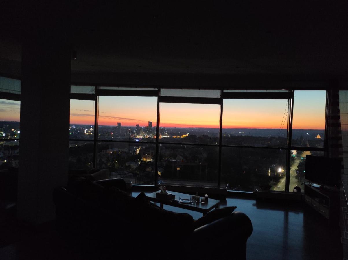 Luxury Apartment In Skyscraper Vilnius Luaran gambar