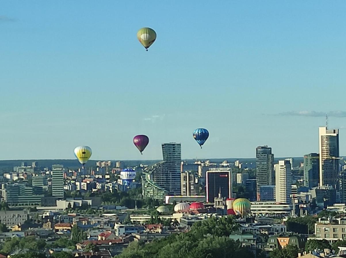 Luxury Apartment In Skyscraper Vilnius Luaran gambar