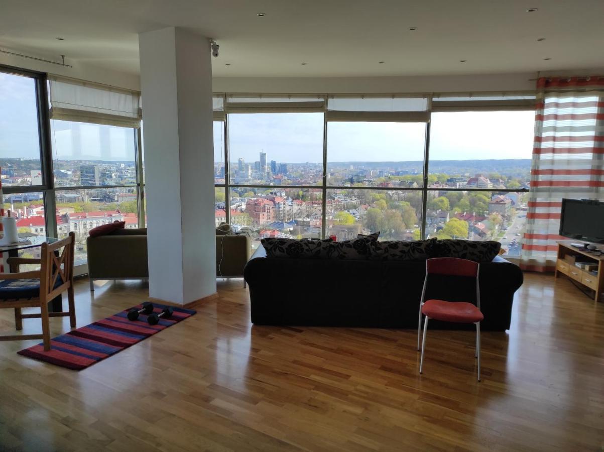 Luxury Apartment In Skyscraper Vilnius Luaran gambar