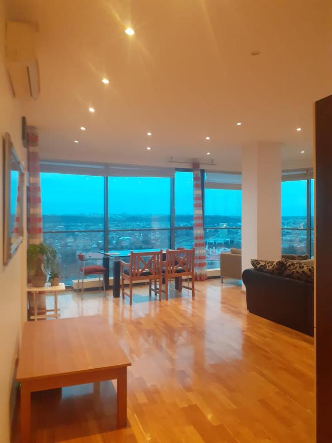 Luxury Apartment In Skyscraper Vilnius Luaran gambar