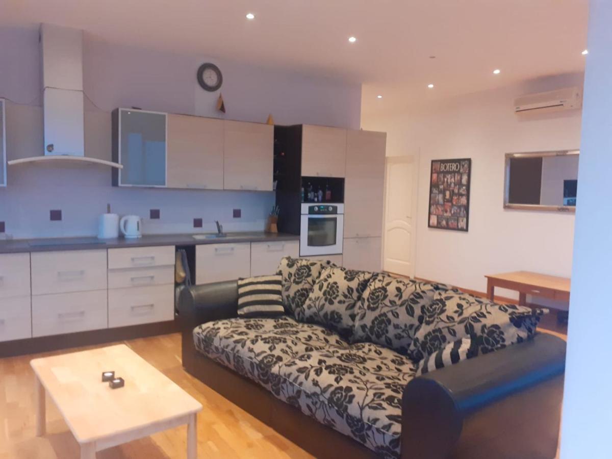 Luxury Apartment In Skyscraper Vilnius Luaran gambar